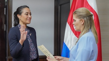 Una diplomática de carrera asume por primera vez la Cancillería de Costa Rica tras polémica destitución de su antecesor
