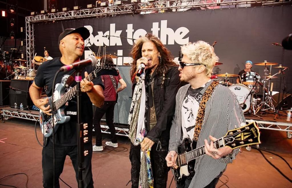 Steven Tyler, Tom Morello, Andrew Watt y Chad Smith fueron algunos de los músicos más celebrados durante la despedida de Black Sabbath. (crédito @CarlosOnoro / x)