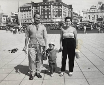 Ana Rosenfeld y sus padres,