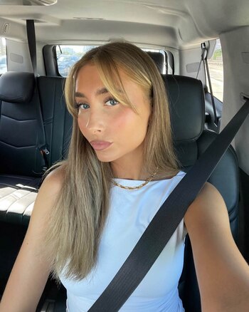 El hermano de Lily le