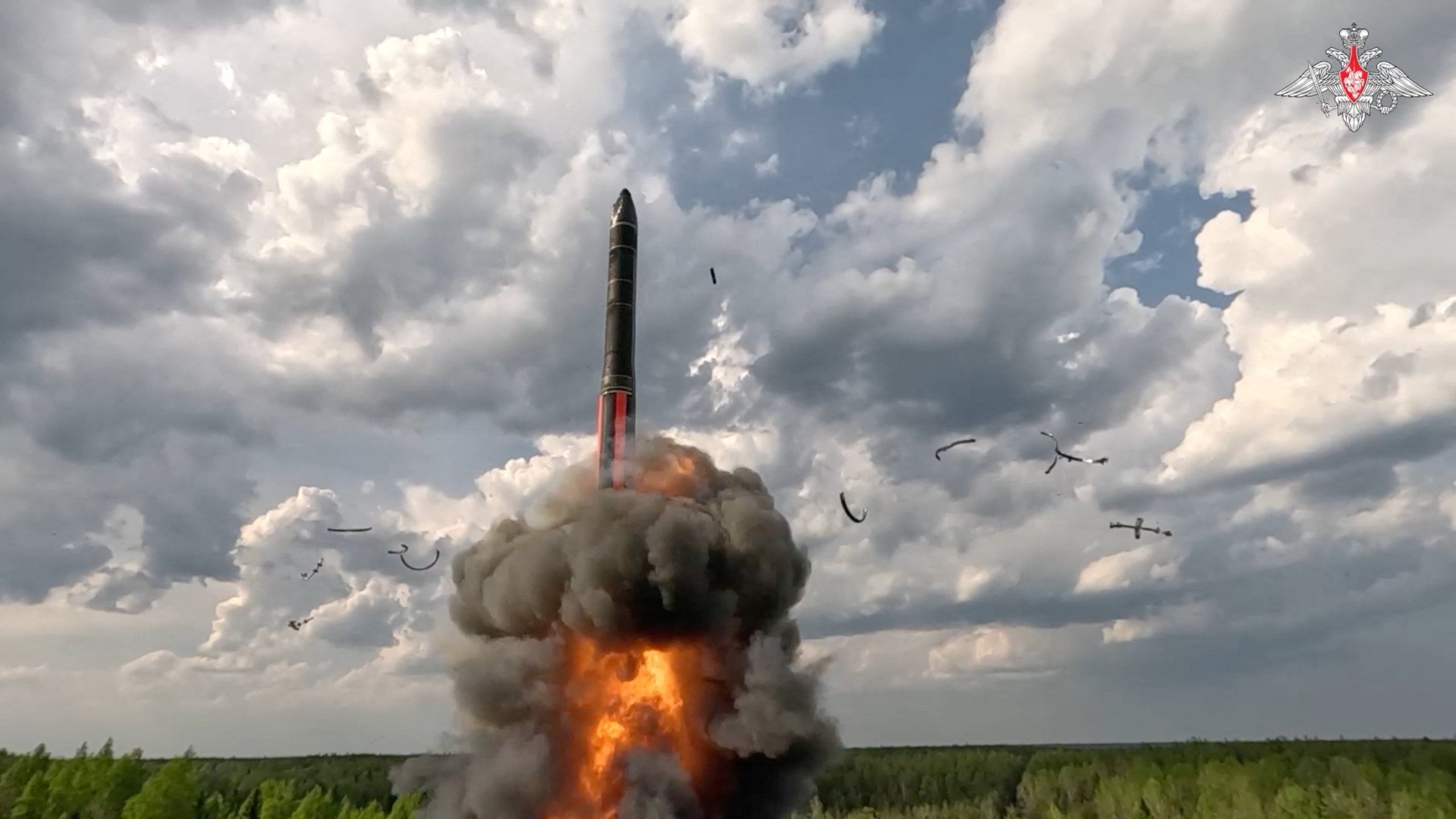 Rusia probó un misil balístico intercontinental de combustible sólido y emplazamiento móvil entre Plesetsk y Kamchatka. (Russian Defence Ministry/Handout via REUTERS)