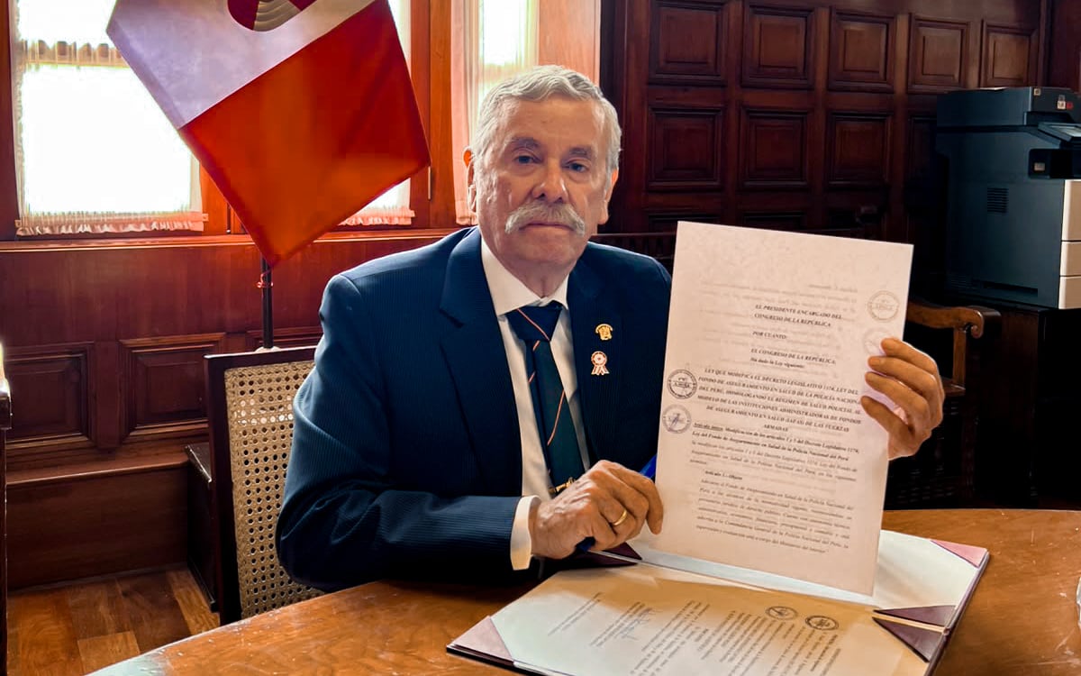 Sin observación presidencial, Fernando Rospigliosi promulga ley que excluye a policías y militares de la justicia ordinaria