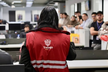 La viceministra Sandra Muñoz encabezó la inspección en las instalaciones de RCN - crédito Ministerio de Trabajo