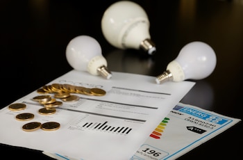 Países como Italia, España o Francia han pedido una reforma del mercado eléctrico, pero la propuesta no cuenta con el respaldo de socios como Alemania, Austria, Dinamarca o Países Bajos. EFE/JUAN CARLOS HIDALGO/Archivo