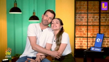 Mayra Goñi y Juan Carlos Rey de Castro en el set de 'El Gran Chef Famosos'.