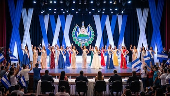 15 rostros, una sola nación: El Salvador inicia su camino hacia Miss Universo 2026 en Puerto Rico