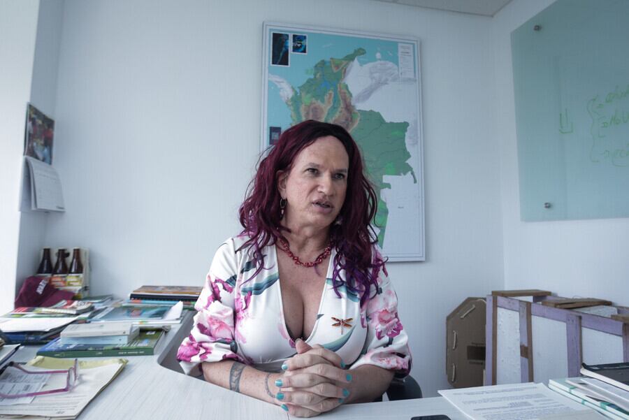 Baptiste sostiene que existe una barrera compartida que impide valorar simultáneamente la biodiversidad natural, la diversidad cultural y la diversidad de género, una idea que atraviesa sus investigaciones y ensayos sobre transecología (Crédito: Diego Pineda / Colprensa)