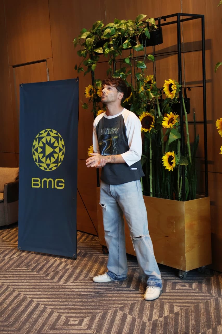 Sobre el proceso de encontrar su sonido, explicó: “Muchos artistas nuevos tienen el lujo de experimentar en privado. Yo lo hice bajo la mirada pública.