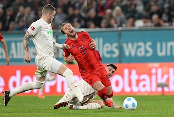 Cedric Zesiger haciendo una falta