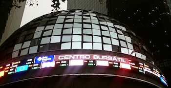 Los Cetes presentan riesgos menores respecto al oro, brindando certeza en tiempos de volatilidad financiera y baja exposición a pérdidas mayores - EFE/Jorge Núñez