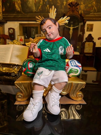 Niño Dios futbolista