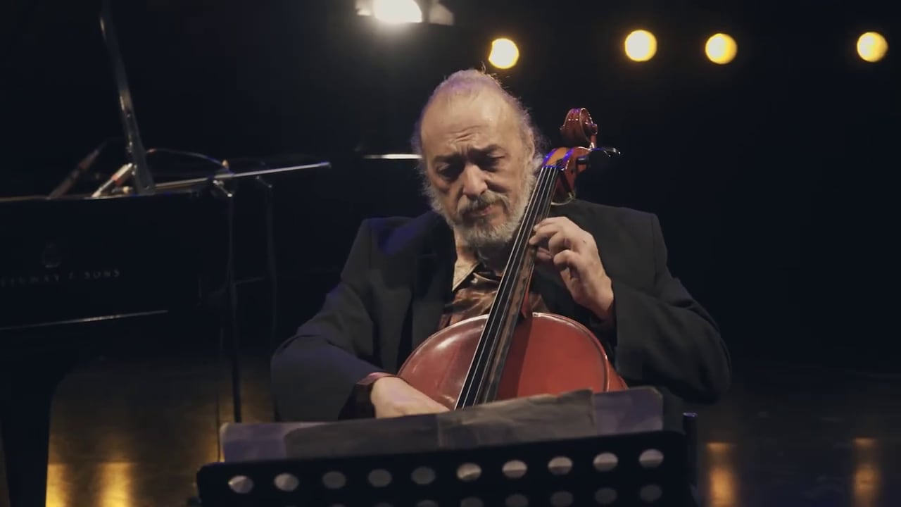 El artista se formó en Tucumán y profundizó sus estudios de violonchelo en Portugal