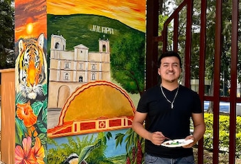 A sus 24 años, Requena no solo vive de su arte, sino que dirige su propia academia para formar a las nuevas generaciones de artistas (Cortesía: Alejandro Requena).