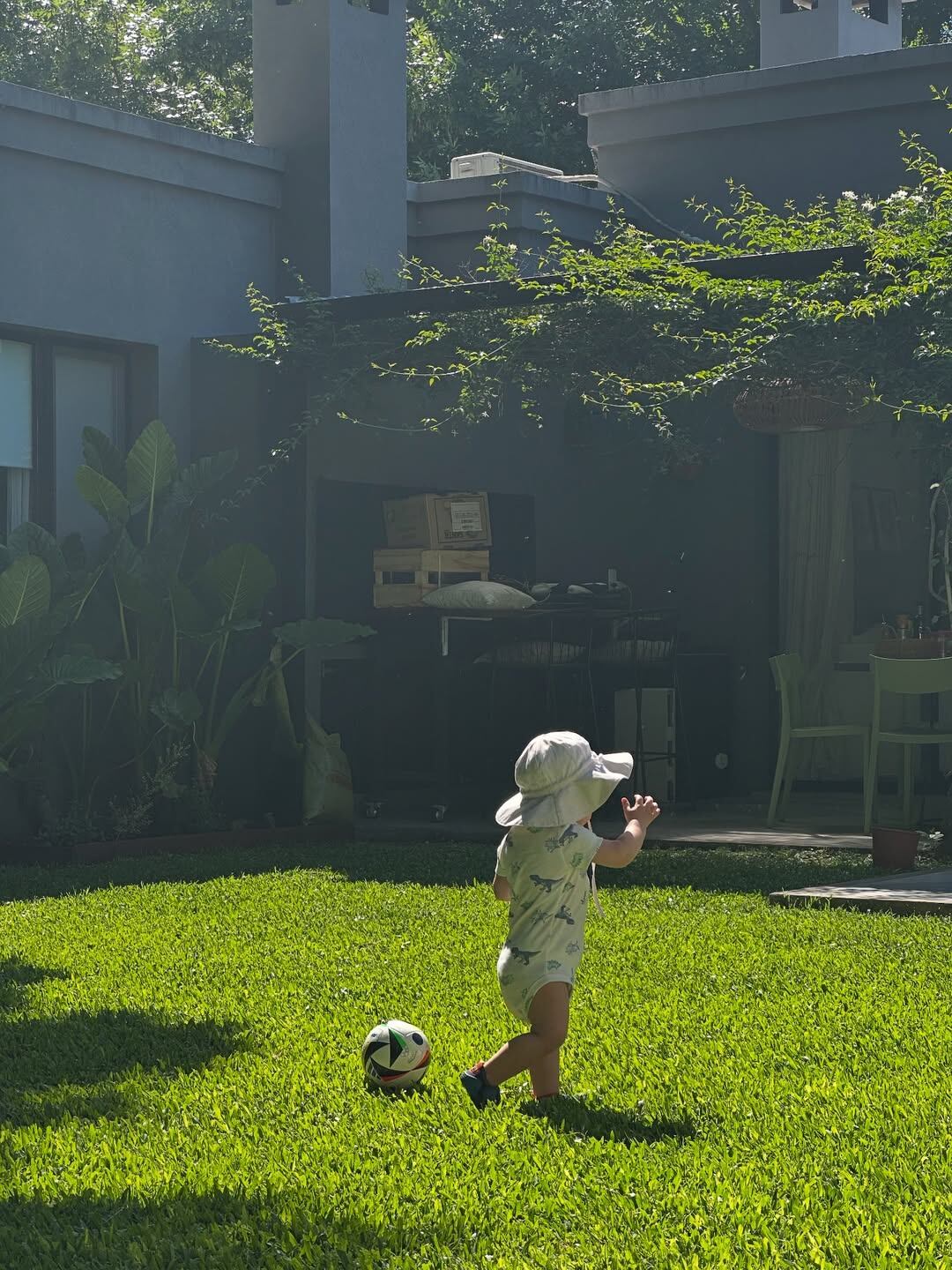 El posteo de Cande Vetrano generó una ola de saludos y mensajes de cariño de amigos y colegas del medio artístico, celebrando la unión familiar