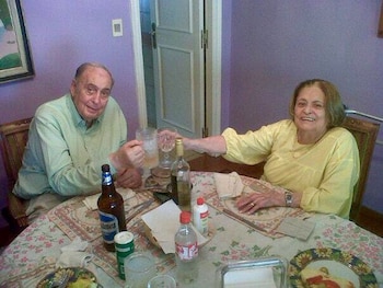 Juan Carlos Mesa y su mujer Edith, a quien conoció en una fiesta de egresados