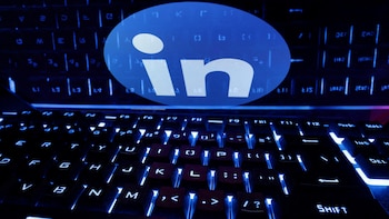 LinkedIn redujo un 40% las vistas de publicaciones genéricas hechas con inteligencia artificial
