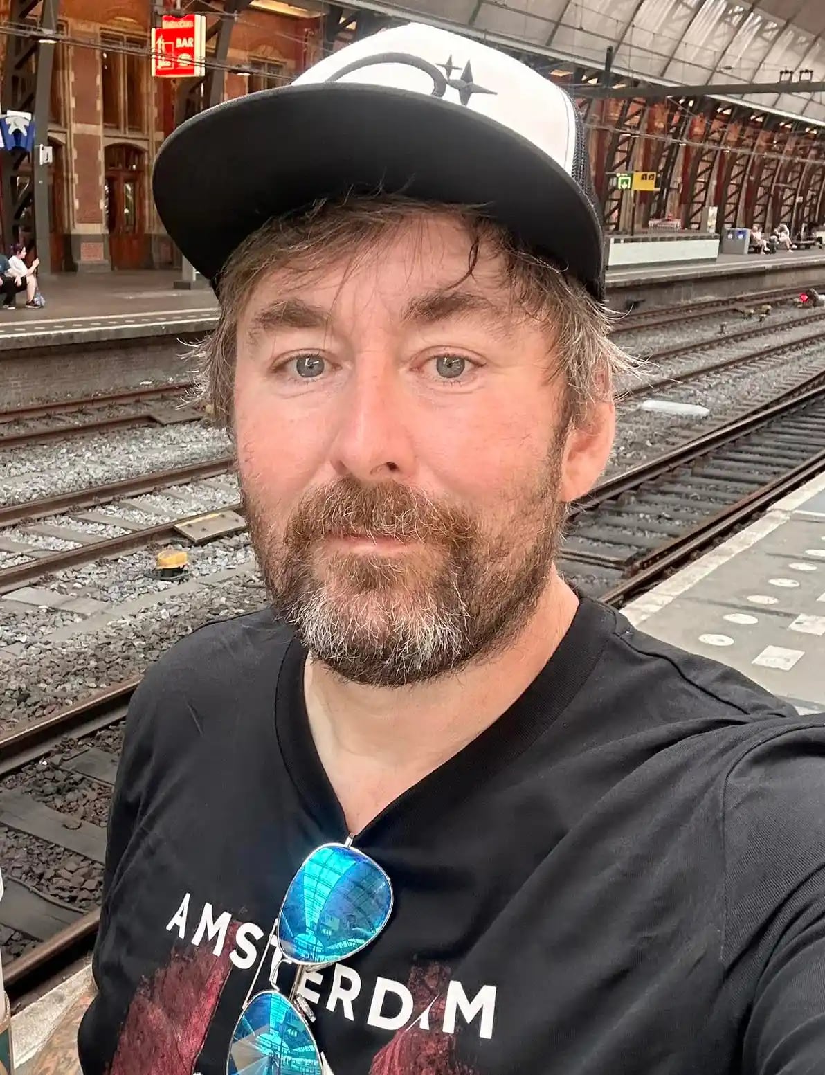 Adam the Woo fue un reconocido experto en parques temáticos, especialmente en Disneyland y Disney World, donde exploró y documentó sitios históricos vinculados al legado de Walt Disney