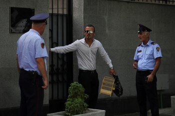 El personal de la Embajada