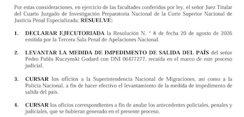Documento judicial en el que se resuelve levantar la medida de impedimento de salida del país dictada contra Pedro Pablo Kuczynski