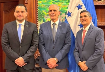 La propuesta contempla la adopción de grilletes electrónicos para optimizar el control de personas bajo medidas judiciales y reducir la sobrepoblación carcelaria. (Foto: Casa Presidencial)