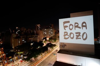 Una proyección sobre una pared