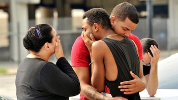 La masacre del club Pulse en Orlando: un tirador, rehenes escondidos y 49 muertos en una noche que golpeó a gays latinos