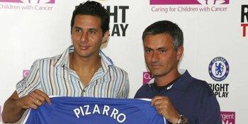 Claudio Pizarro y José Mourinho