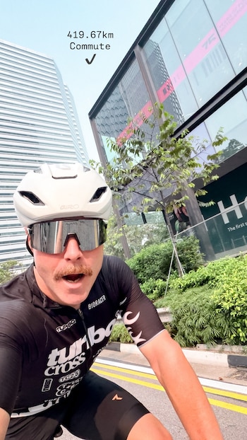 Valtteri Bottas viaje en bicicleta a Singapur