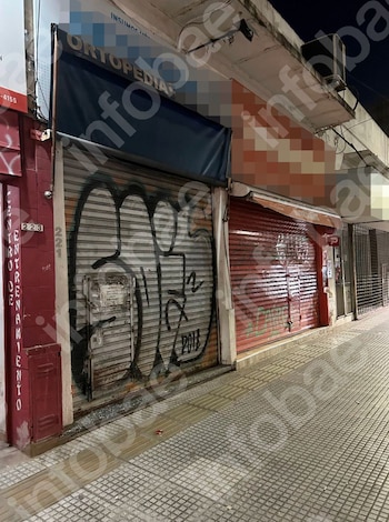 Aseguró que se cayó por una vereda rota y demandó al municipio: la Justicia desestimó el reclamo y la obligó a pagar los gastos del juicio