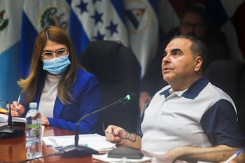 El expresidente de El Salvador, Elías Antonio Saca, interviene durante una audiencia de una comisión del Congreso que investiga la corrupción en gobiernos anteriores, en San Salvador, El Salvador, el 21 de julio de 2021. REUTERS/Jose Cabezas