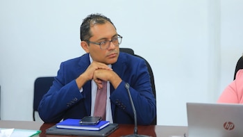 Marlon Omar Herrera explicó el origen del refuerzo y su destino en educación. El programa apunta a estudiantes desde octavo grado hasta bachillerato. Rendimiento, compromiso y condición económica marcan el filtro (Foto cortesía diputado Giovanny Zaldaña)