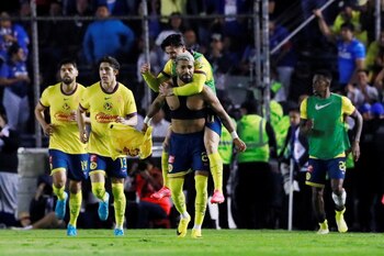 Soccer Football - Liga MX - Semi Finals - Second Leg - Cruz Azul v America - Estadio Ciudad de los Deportes, Mexico City, Mexico - December 8, 2024 America's Rodrigo Aguirre celebrates scoring their fourth goal with teammates REUTERS/Henry Romero