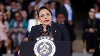 Castro inicia la transición al