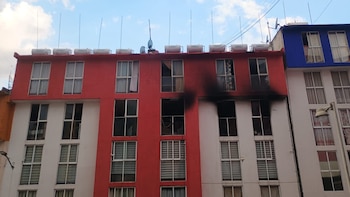Incendio en departamento de la alcaldía Álvaro Obregón obliga a la evacuación de un centenar de vecinos