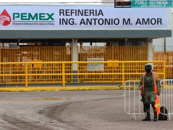 La Sedena informó sobre un intento de ataque a la refinería de Guanajuato (Foto: EFE/Str)