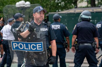 La disposición obliga la presencia