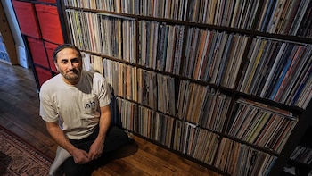 Se destacan grabaciones inéditas de bandas como Nirvana, The Cure y R.E.M., resultado de 40 años de registro (AP Photo/Nam Y. Huh)