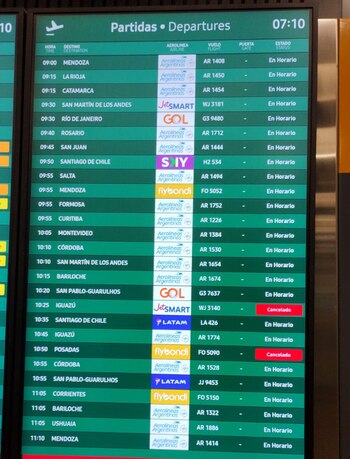 Un avión que debía llegar a Ezeiza tuvo que desviarse dos veces por la niebla y aterrizó de emergencia en San Pablo