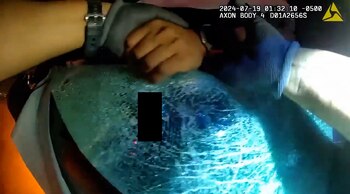 Policía rescata hombre de Tesla en llamas