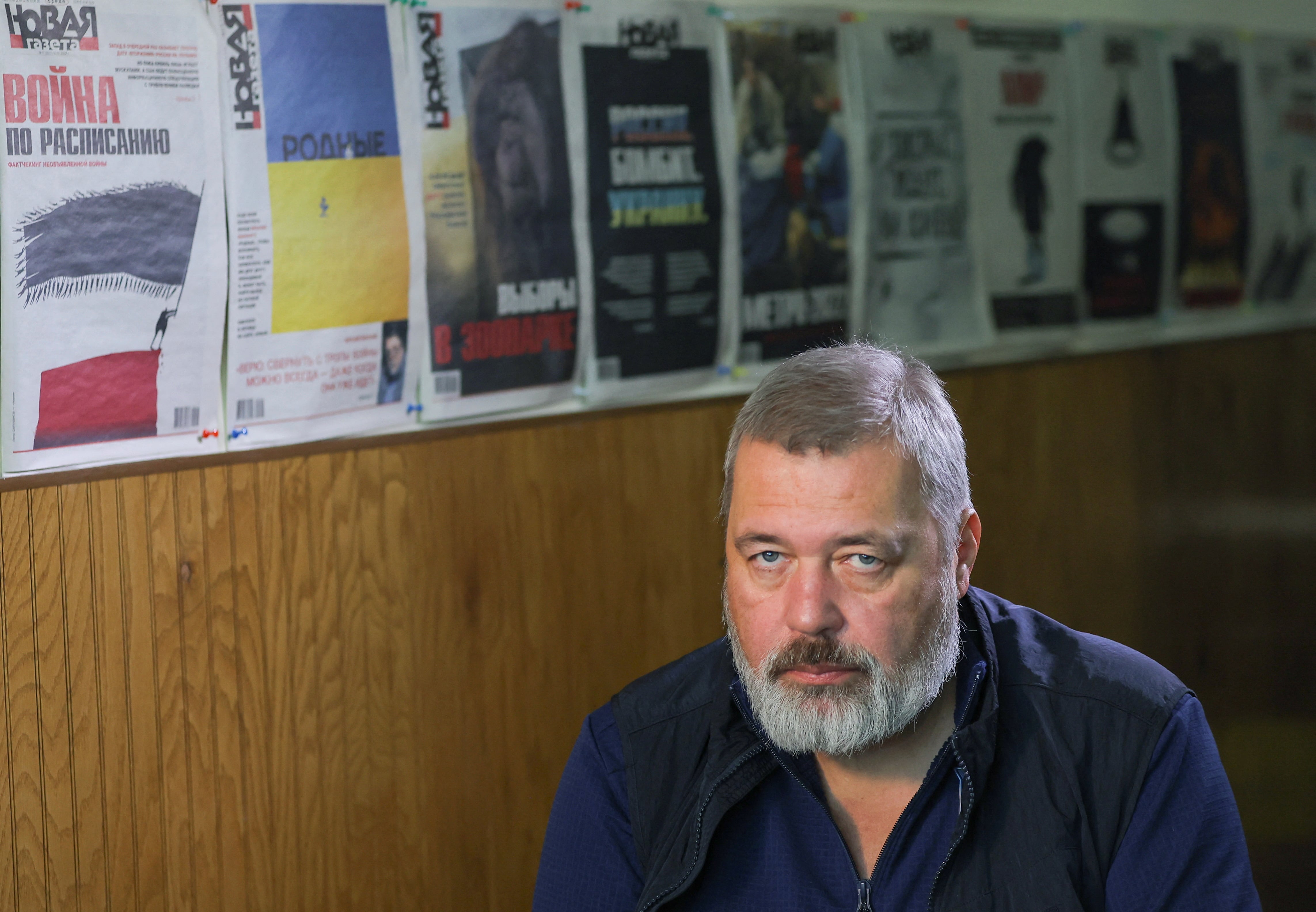 Dmitry Muratov, galardonado con el Premio Nobel de la Paz y redactor jefe del periódico de investigación Novaya Gazeta, participa en una entrevista con Reuters en Moscú. REUTERS/Evgenia Novozhenina