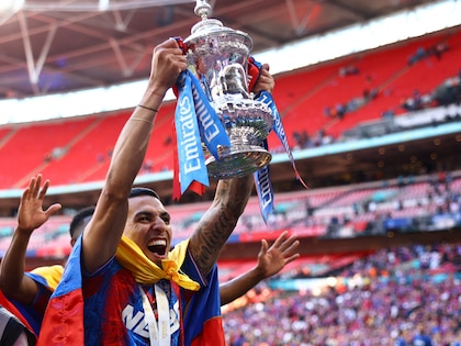 Daniel Muñoz lifting the FA Cup