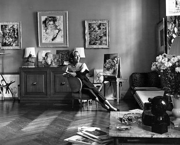 Swanson photographed aen su departamento