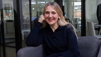 Desirée de Fez presenta su nuevo libro 'No la dejes sola'. (Alejandro Higuera López/Infobae)