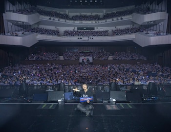 El escenario del concierto de WOODZ estará dispuesto en la parte frontal, asegurando visibilidad y comodidad para todas las zonas de La Maraka. (X/ @c_woodzofficial)