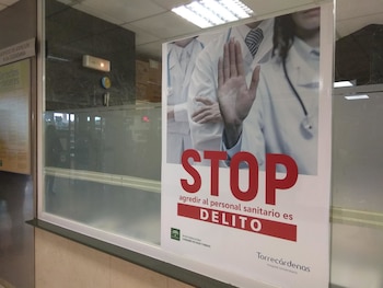 Cartel de la campaña 'Stop agresiones a personal sanitario'. (Europa Press)