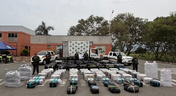 ¡Golpe histórico al narcotráfico en las vías del Valle! Policía incauta cerca de cuatro toneladas de marihuana que serían distribuidas en el país - crédito Dirección de Tránsito y Transporte