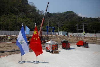 La bandera china junto a