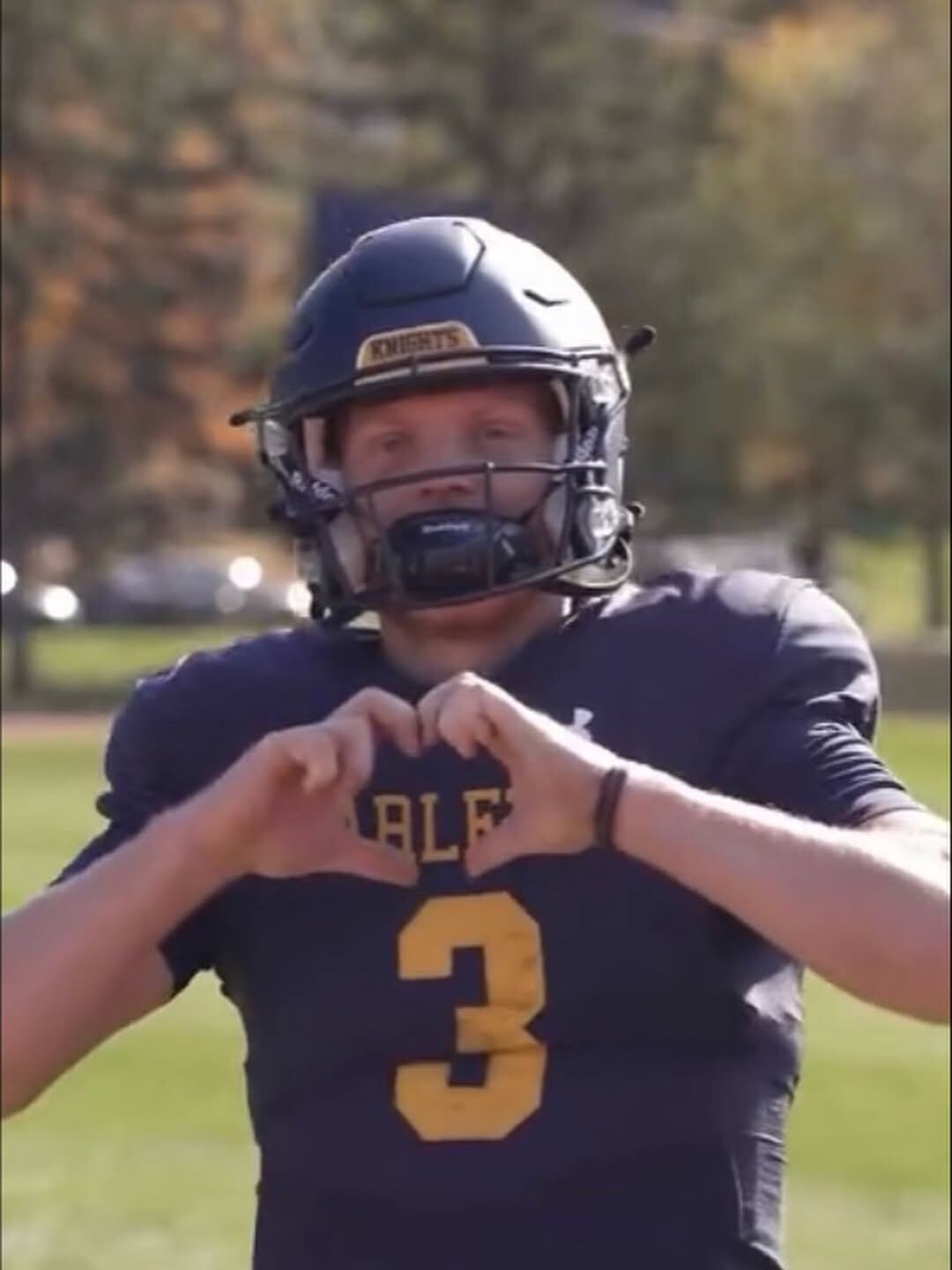 Jack Curtis superó fracturas y el agotamiento físico para mantenerse como mariscal titular, demostrando resiliencia y espíritu de superación (Instagram: @jack_3qb)