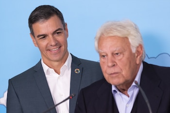 Pedro Sánchez y Felipe González en una imagen de archivo (Eva Ercolanese / Europa Press)