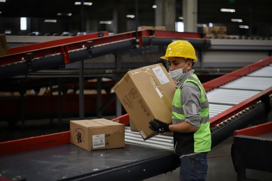 Solo el 10,12% de los trabajadores en Colombia recibe exactamente el salario mínimo, según cifras del Dane - crédito Colprensa